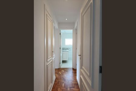 Apartamento à venda com 132m², 2 quartos e 2 vagas Apartamento à venda com 132m², 2 quartos e 2 vagasCorredor íntimo