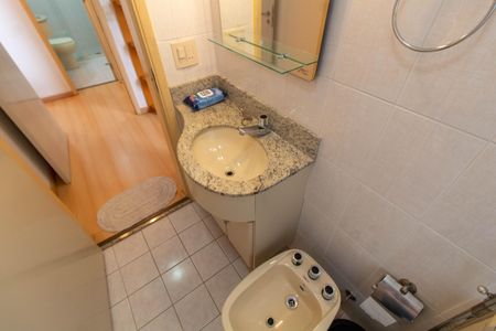 Apartamento à venda com 84m², 2 quartos e 2 vagasBANHEIRO DA SUITE 