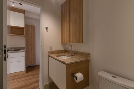 Banheiro de kitnet/studio para alugar com 1 quarto, 31m² em Perdizes, São Paulo