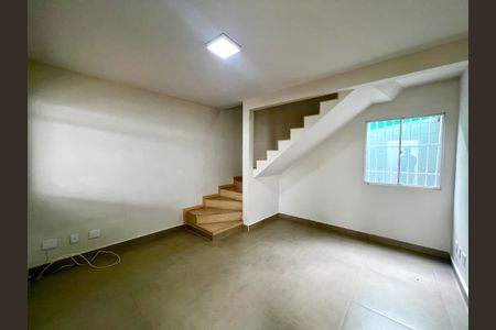 Casa para alugar com 2 quartos, 100m² em Castelo, Belo Horizonte