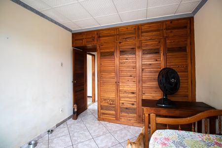 Quarto 1 de casa à venda com 4 quartos, 200m² em Bonsucesso, Rio de Janeiro