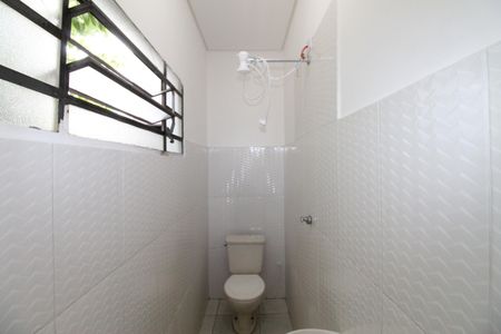 Banheiro de kitnet/studio para alugar com 1 quarto, 18m² em Vila Iracema, São José dos Campos