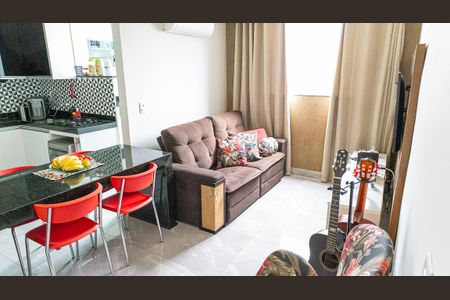 Sala de apartamento à venda com 2 quartos, 63m² em Heliópolis, Belo Horizonte