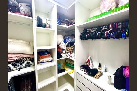 Apartamento para alugar com 83m², 2 quartos e 2 vagas Apartamento para alugar com 83m², 2 quartos e 2 vagasCloset da suíte