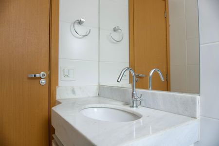 Apartamento à venda com 63m², 2 quartos e 2 vagasBanheiro Social