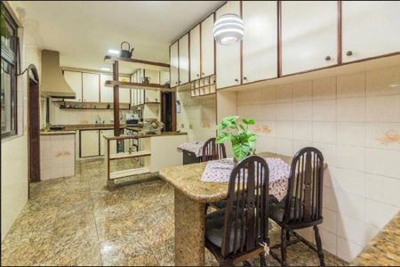 Casa para alugar com 408m², 5 quartos e 2 vagas