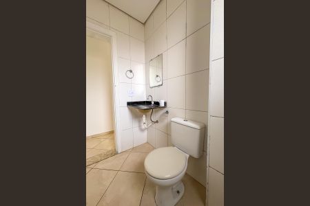 Casa para alugar com 156m², 3 quartos e 1 vaga Casa para alugar com 156m², 3 quartos e 1 vagaBanheiro Social