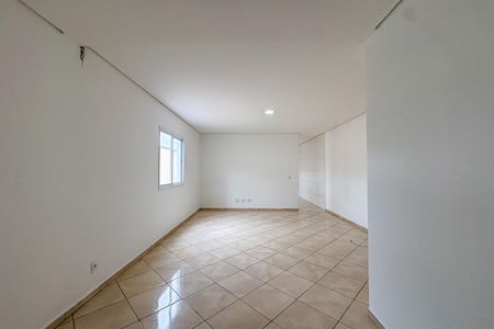 Casa para alugar com 156m², 3 quartos e 1 vaga Casa para alugar com 156m², 3 quartos e 1 vagaSala
