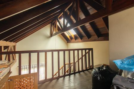 Casa para alugar com 400m², 5 quartos e 4 vagasÁtico