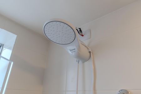 Banheiro de kitnet/studio para alugar com 1 quarto, 26m² em Jardins, São Paulo