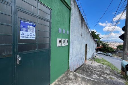 Casa para alugar com 120m², 2 quartos e sem vagaPlaquinha Instalada