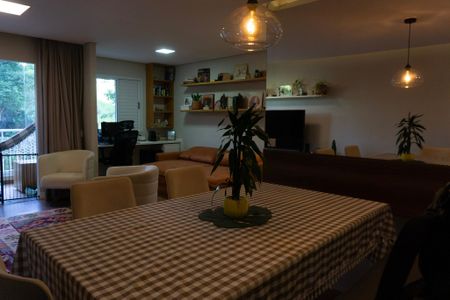 Sala de apartamento à venda com 2 quartos, 79m² em Jardim Tupanci, Barueri