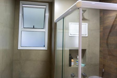 Banheiro de apartamento à venda com 2 quartos, 79m² em Jardim Tupanci, Barueri