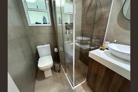 Apartamento à venda com 79m², 2 quartos e 2 vagasBanheiro social