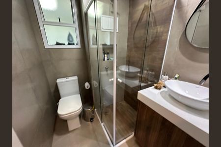 Apartamento à venda com 79m², 2 quartos e 2 vagasBanheiro social