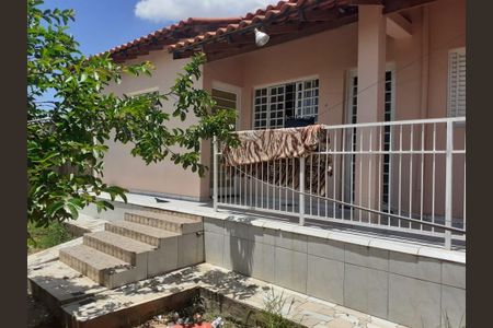 Casa à venda com 90m², 2 quartos e 2 vagas