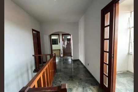 Casa para alugar com 8 quartos, 219m² em Centro, Contagem