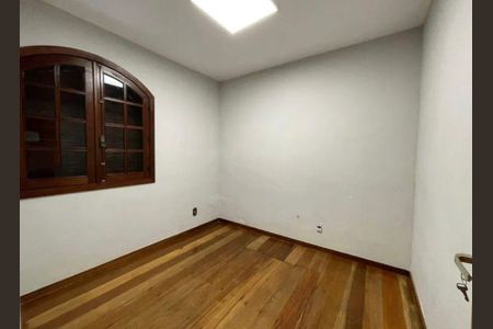 Casa para alugar com 8 quartos, 219m² em Centro, Contagem