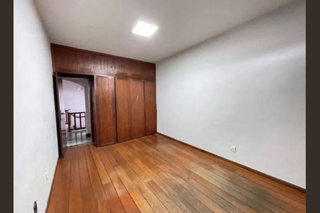 Casa para alugar com 8 quartos, 219m² em Centro, Contagem