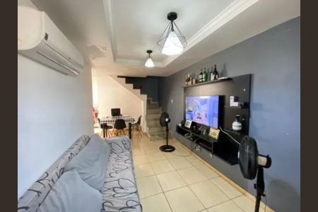 Sala de casa de condomínio para alugar com 3 quartos, 79m² em Tanque, Rio de Janeiro