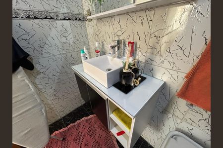 Casa à venda com 195m², 3 quartos e 4 vagasBanheiro 1