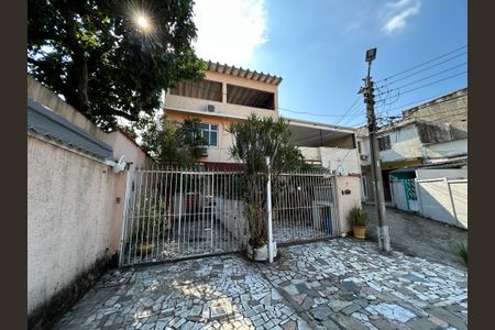Casa à venda com 195m², 3 quartos e 4 vagasFachada
