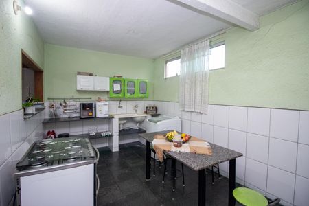 Casa para alugar com 930m², 5 quartos e 2 vagas Casa para alugar com 930m², 5 quartos e 2 vagasCozinha e Área de Serviço