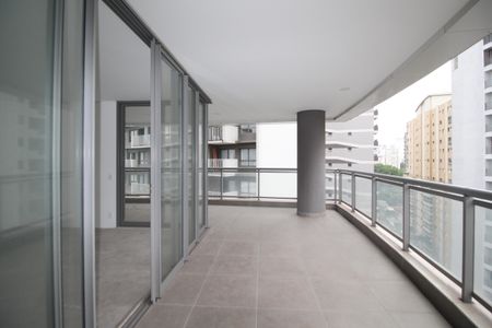 Apartamento à venda com 168m², 3 quartos e 3 vagasVaranda