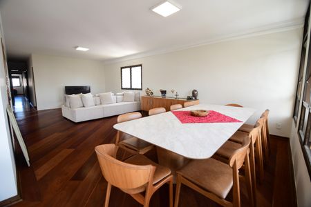 Apartamento à venda com 240m², 3 quartos e 2 vagasSala