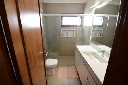Apartamento à venda com 240m², 3 quartos e 2 vagasBanheiro Suíte