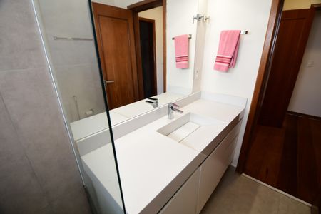 Apartamento à venda com 240m², 3 quartos e 2 vagasBanheiro Suíte