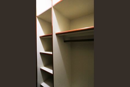 Apartamento para alugar com 100m², 3 quartos e 2 vagasCloset da suíte