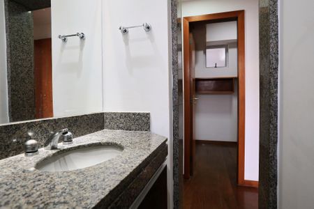 Apartamento para alugar com 100m², 3 quartos e 2 vagasBanheiro