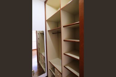 Apartamento para alugar com 100m², 3 quartos e 2 vagasCloset da suíte