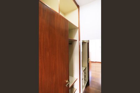 Apartamento para alugar com 100m², 3 quartos e 2 vagasCloset da suíte