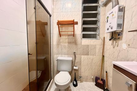 Banheiro  de apartamento à venda com 1 quarto, 30m² em Copacabana, Rio de Janeiro