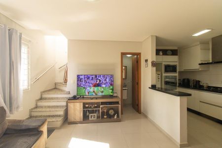 Sala de casa para alugar com 3 quartos, 94m² em Pinheirinho, Curitiba