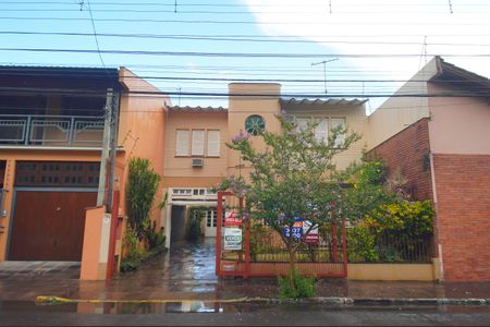 Casa para alugar com 214m², 4 quartos e 2 vagasFachada