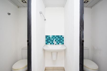 Casa para alugar com 258m², 3 quartos e 8 vagas Casa para alugar com 258m², 3 quartos e 8 vagasBanheiro de Serviço