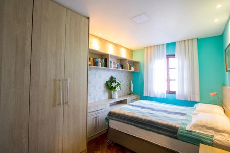 Casa à venda com 220m², 3 quartos e 5 vagasQuarto 2