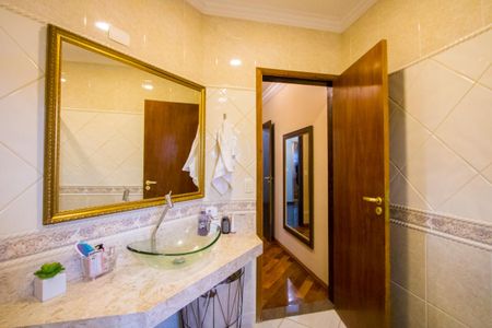 Casa à venda com 220m², 3 quartos e 5 vagasBanheiro do quarto 1