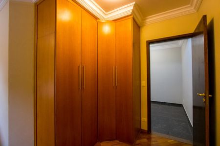 Casa à venda com 220m², 3 quartos e 5 vagasQuarto 1 - Suíte