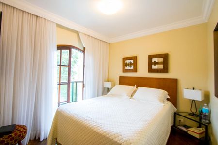 Casa à venda com 220m², 3 quartos e 5 vagasQuarto 1 - Suíte