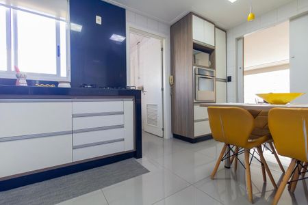 Apartamento à venda com 160m², 3 quartos e 2 vagasCozinha