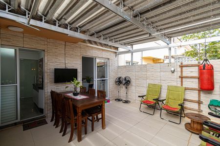 Casa de condomínio para alugar com 120m², 3 quartos e 2 vagasÁrea de Serviço e Churrasqueira