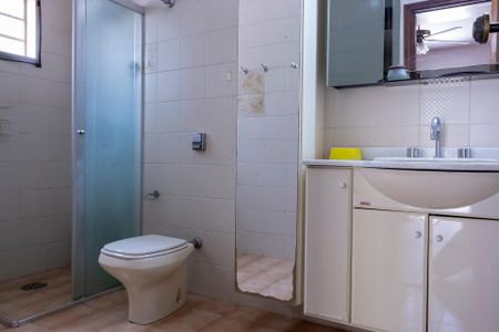 Casa de condomínio para alugar com 415m², 4 quartos e 4 vagasBanheiro da Suíte