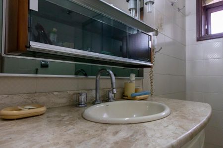 Casa de condomínio para alugar com 415m², 4 quartos e 4 vagasBanheiro Corredor