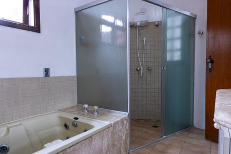Casa de condomínio para alugar com 415m², 4 quartos e 4 vagasBanheiro da Suíte