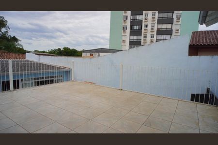 Casa à venda com 128m², 4 quartos e 2 vagas Casa à venda com 128m², 4 quartos e 2 vagasVaranda