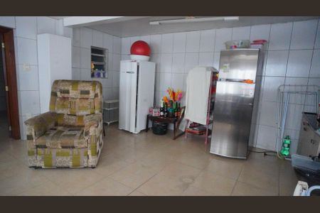 Casa à venda com 128m², 4 quartos e 2 vagas Casa à venda com 128m², 4 quartos e 2 vagasCozinha